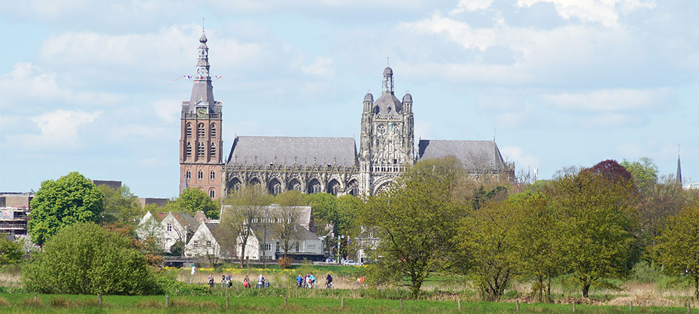 Fietsen naar Den Bosch en daarna een boottocht over de Dieze Fietsen naar Den Bosch en daarna een boottocht over de Dieze