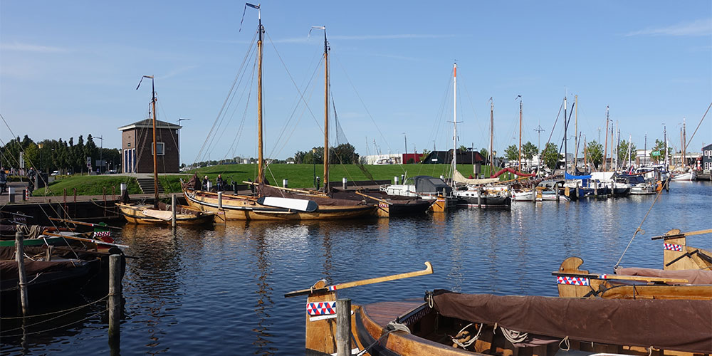 De Jachthaven in Elburg met de prachtige oude Botters