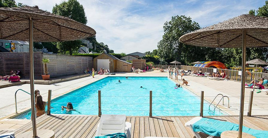 Lekker afkoelen in het zwembad van camping L Zwembad camping L