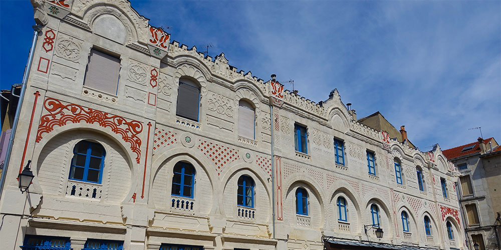 Maison Mauresque met Oosterse invloeden en Middeleeuwse elementen Maison Mauresque met Oosterse invloeden en Middeleeuwse elementen