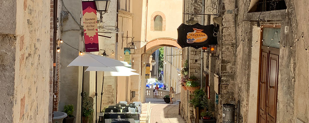 Slenteren door de charmante straatjes van Spoleto Slenteren door de charmante straatjes van Spoleto