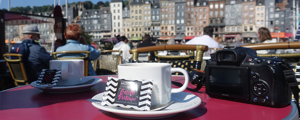 Genieten op een terrasje in Honfleur