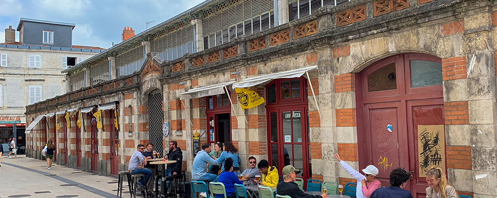 Franse sfeer proeven bij de Markthallen van La Rochelle