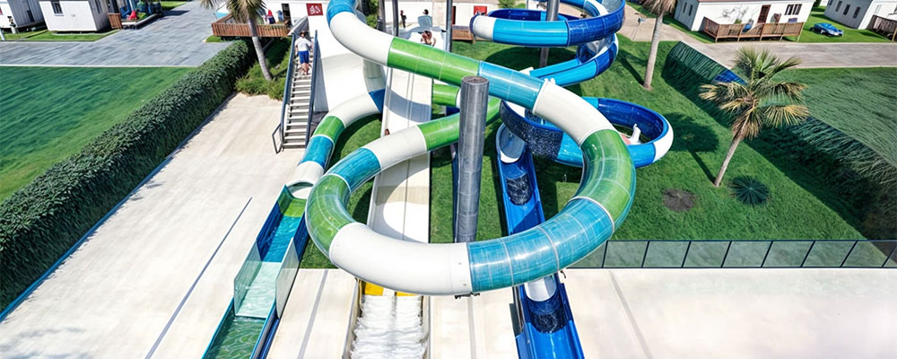 Nieuw waterpark met spanende glijbanen op camping Fontaine Vieille aan de baai van Arcachon