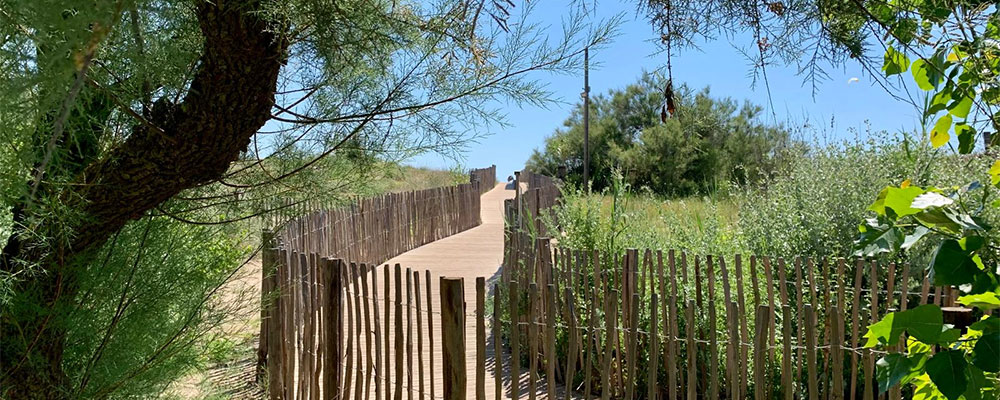 Pad richting strand vanaf Serignan Plage