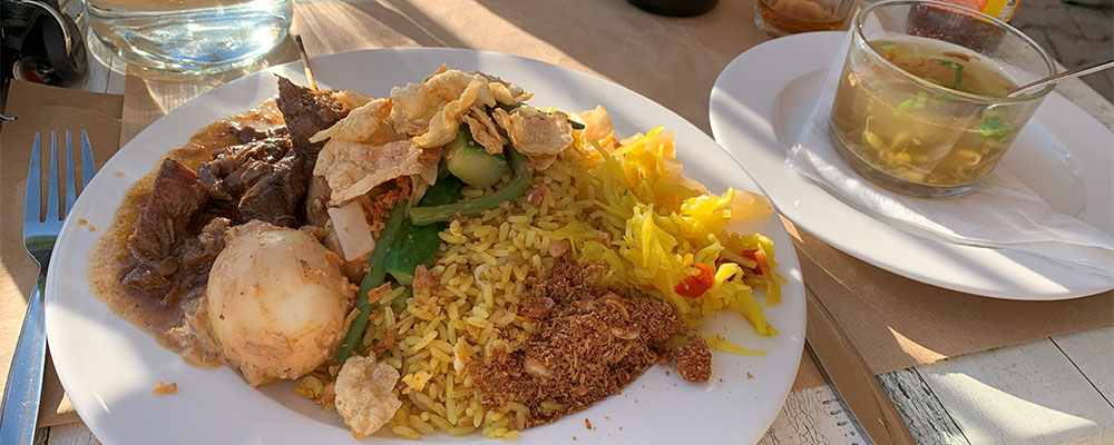 Indische Rijsttafel op camping La Garenne in de Ardèche