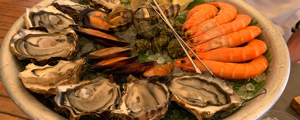 Bord voor verse schelpdieren en garnalen
