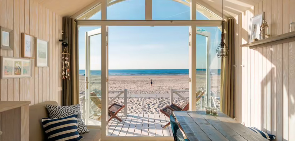 Den Haag, beach houses op het strand bij Kijkduin