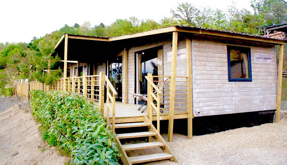 Savanna Lodge DeLuxe met twee badkamers en airco van Gustocamp