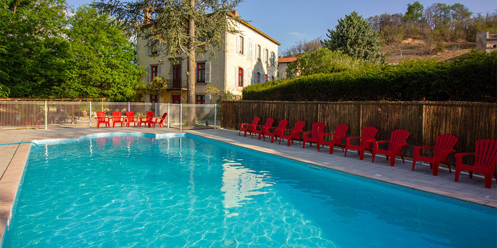 Nieuw zwembad op Domaine des Lilas, het resultaat mag er zijn