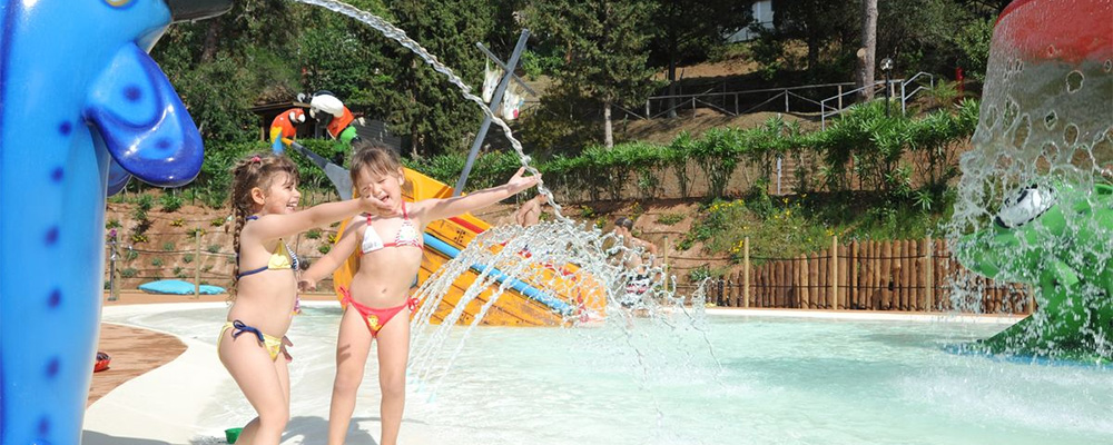 Spelen in de waterspeeltuin op Rosselba