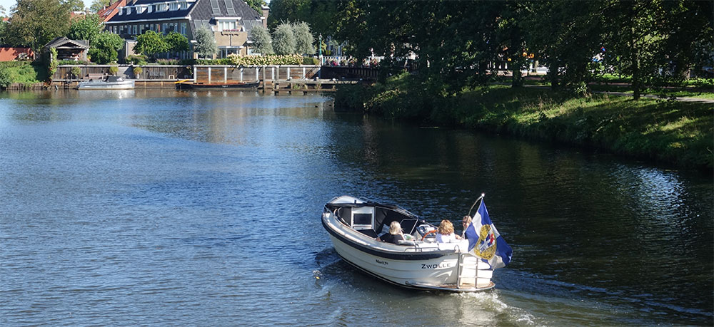 Met een sloepje Zwolle rond