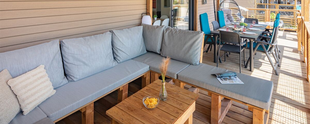 De nieuwe 8 persoons Ultimate Plus glamping stacaravan van Roan staan op diverse campings in Euopa