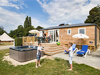 Lez-Eaux Stacaravan met Whirlpool