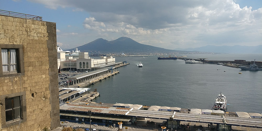 Baai Napels vanuit Castello Nuovo Baai Napels vanuit Castello Nuovo