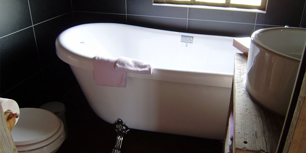 Op minicamping Boot in Zeeland logeer je in een Lodgetent met eigen sanitair