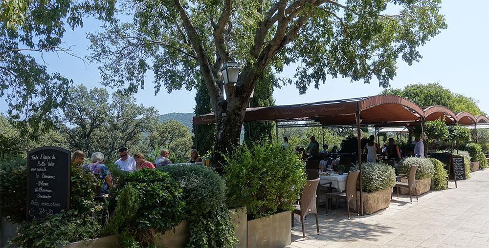 Diverse goede restaurants vind je in Gassin