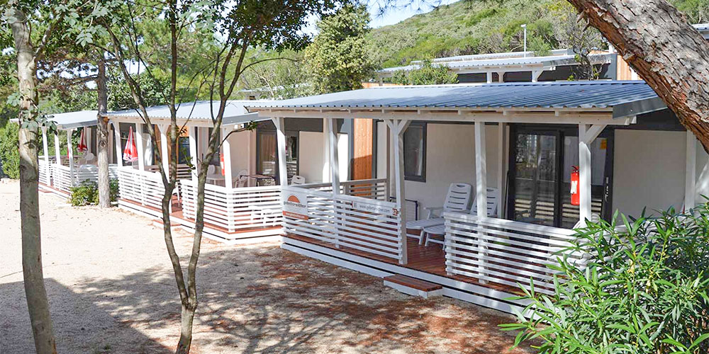 Kies je voor glamping, kies dan voor de Glamping stacaravan type LA van Gebetsroither Gebetsroither gaat voor Luxe met de glampingstacaravans type LA