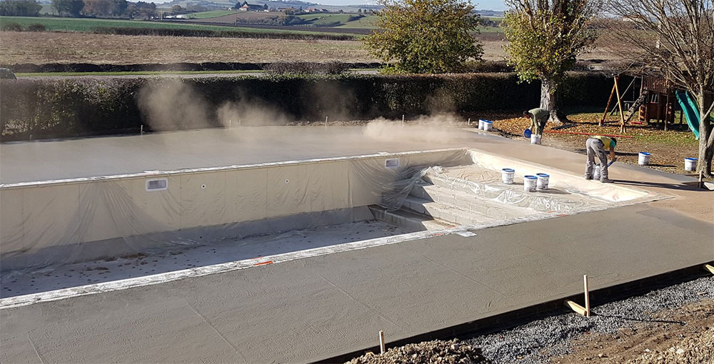 Er wordt hard gewerkt aan het nieuwe Zwembad op camping Les Gandins