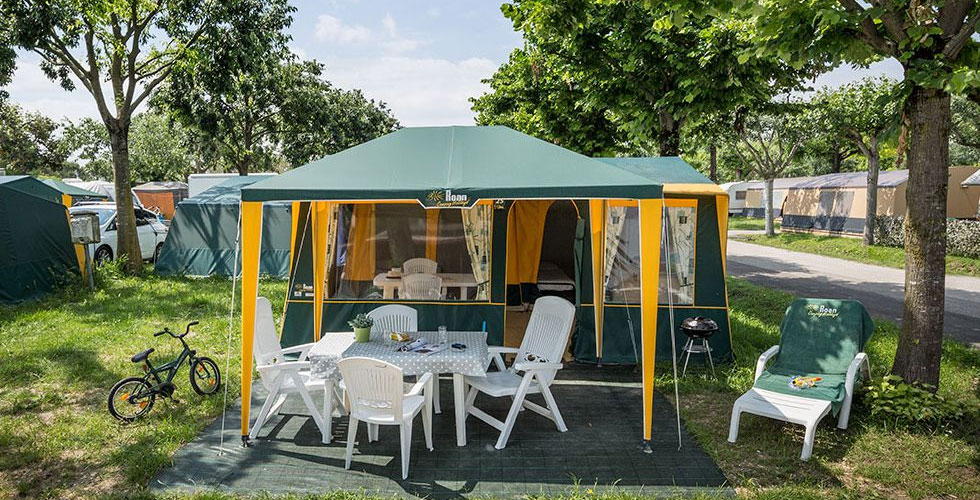 Voordelig kamperen in een luxe bungalowtent van Roan in de meivakantie