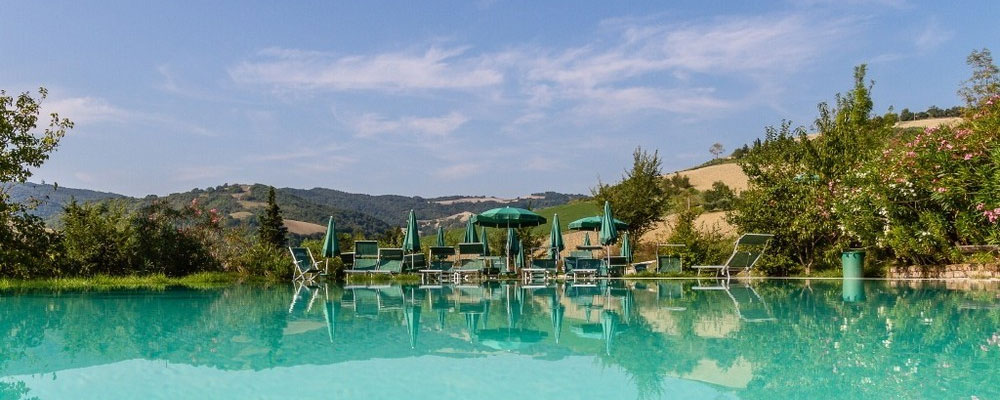 Uitzicht vanaf het zwembad op Podere Sei Poorte