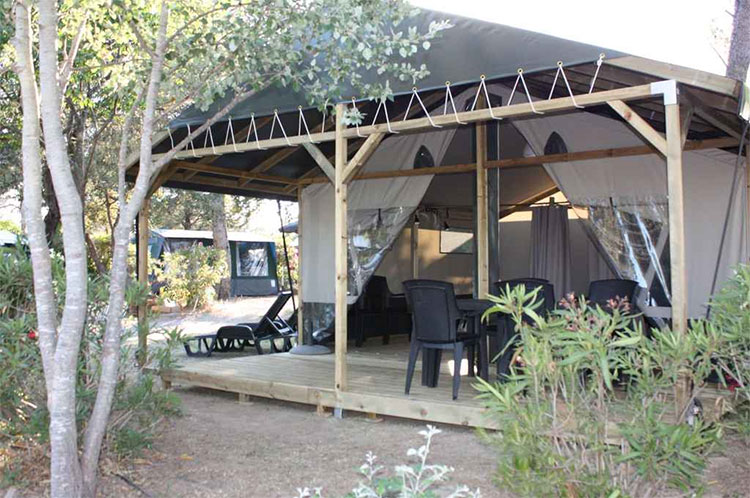 Glamping in een nieuwe safaritent met Koko Holidays Glamping in een nieuwe safaritent met Koko Holidays