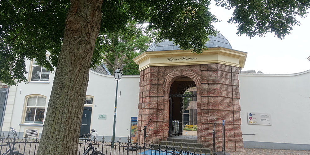 het Hof van Heeckeren met de Schelpenkoepel