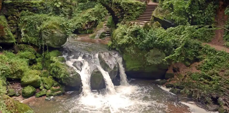 Waterval Mullerthal, De Schiessentumpel Waterval Mullerthal, De Schiessentumpel