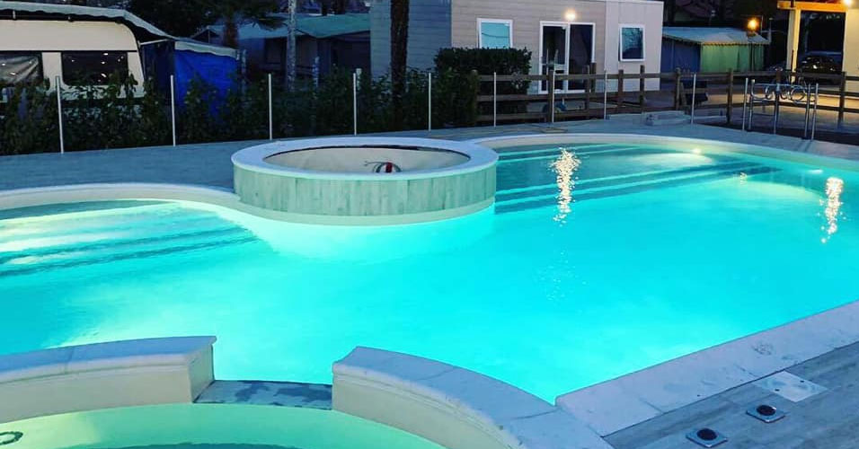 Nieuw zwembad aan het Lago Maggiore, camping Rose