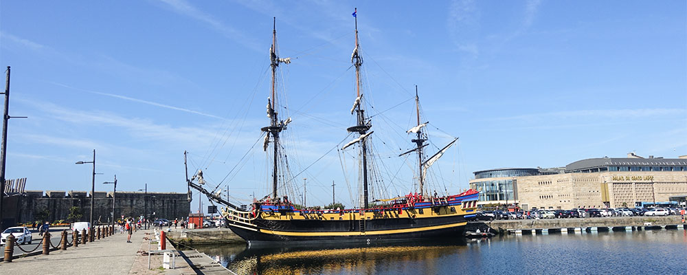 een replica van een oud fregat in Saint Malo