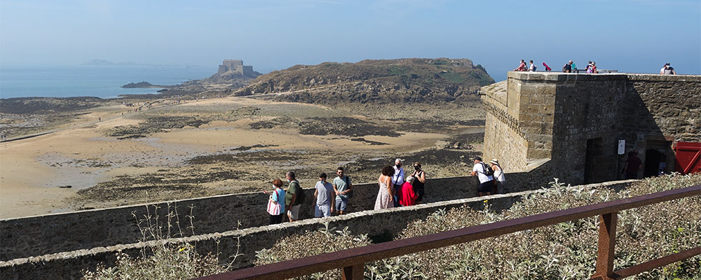 Stadsmuur Saint Malo met Fort National