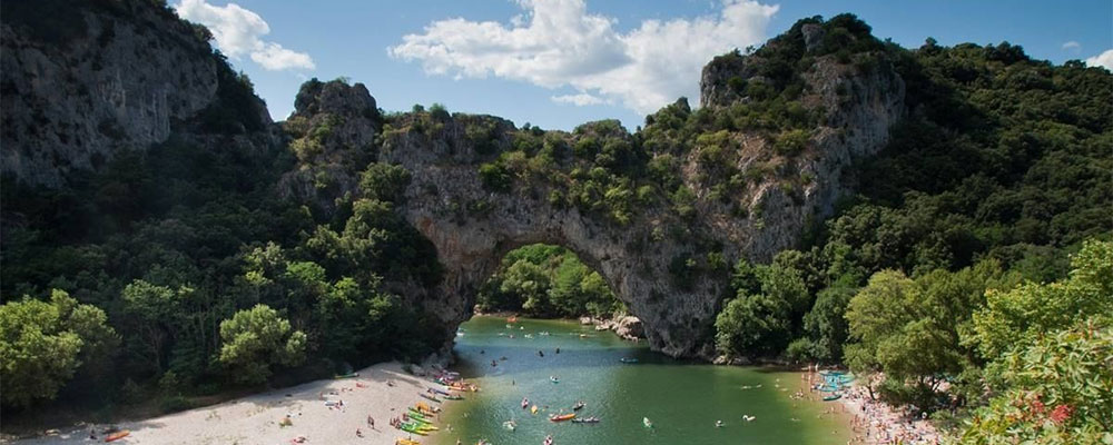 vanaf camping Aluna Vacances een leuke kanotocht richting Vallon Pont d