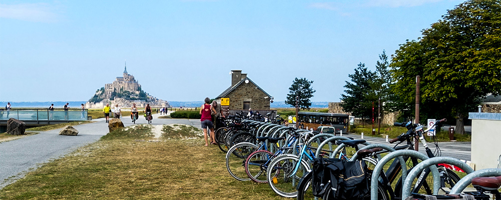 Op de fiets naar de Mont Saint-Michel, wandel vanaf je parkeerplaats deze toeristische trekpleister op