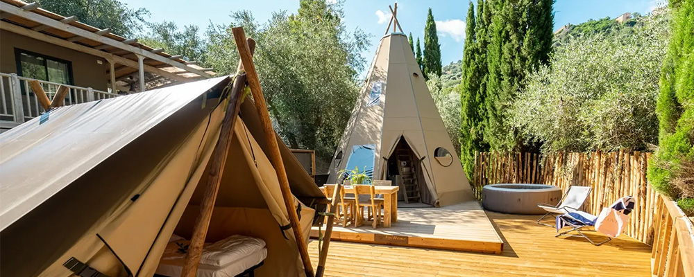 Tipi Lodge op Trasimano Glamping Resort