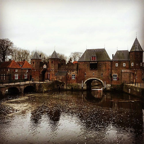 de waterpoort “de Koppelpoort” in Amelsfoort