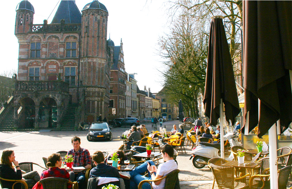Volop terrasjes bij de Waag