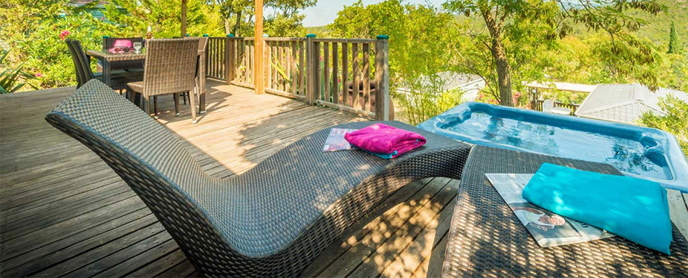 Stacaravan met Jacuzzi op camping Esterel, Zuid Frankrijk