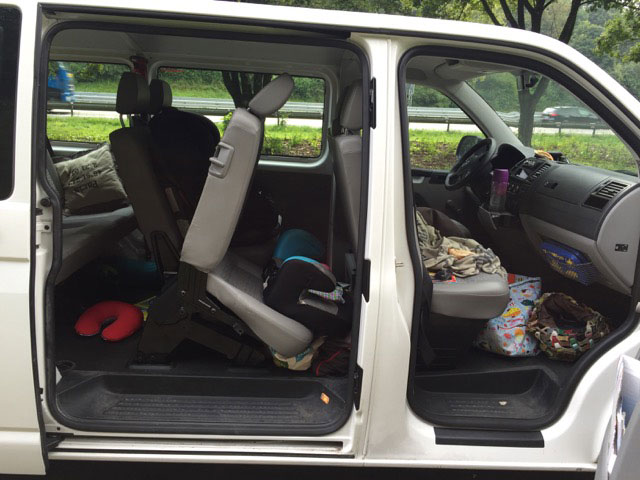 Met een huurbusje onderweg naar de camping