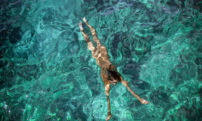 Zwemmen zonder kleren