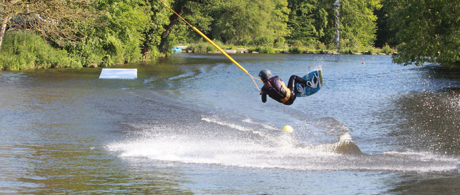 Waterskibaan op Domaine des Ormes Waterskibaan op Domaine des Ormes