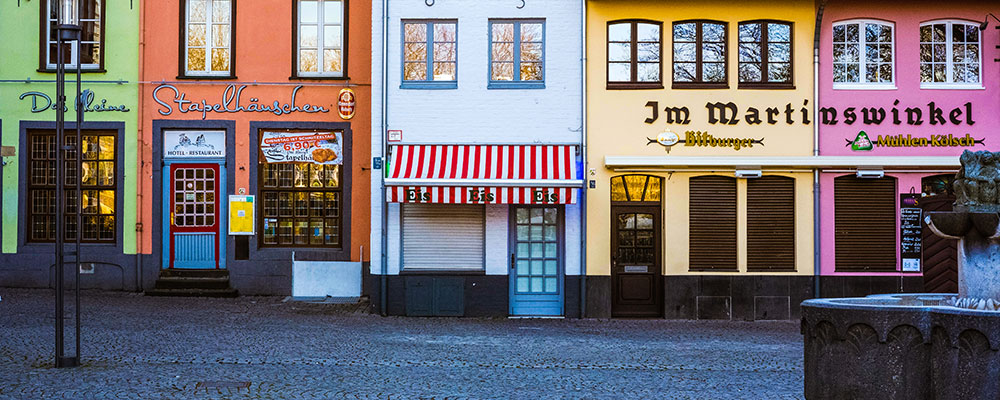 Gekleurde gebouwen in Keulen