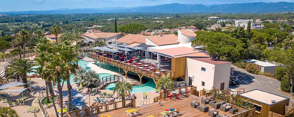 Domaine du Colombier, met een groot zwembadcomplex Domaine du Colombier