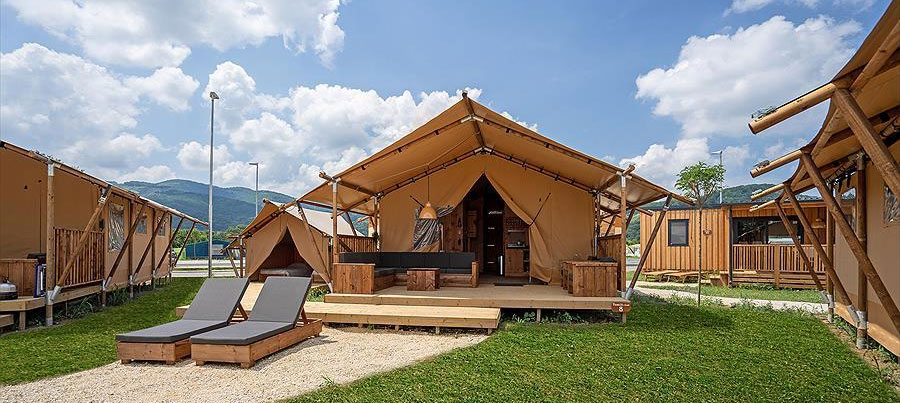 De kampeercombinatie Pamoja-Kambi is geschikt voor 8 personen De kampeercombinatie Pamoja-Kambi is geschikt voor 8 personen