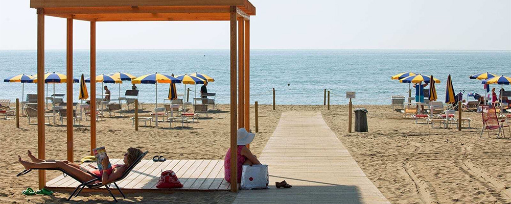 Ook met de hond kan je bij het strand liggen van Cavallino