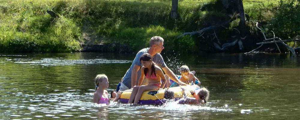 Zwemmen bij Le Petit Montperroux Zwemmen in de Morvan