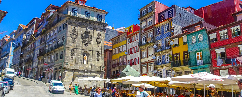 Gekleurde gebouwen in Porto