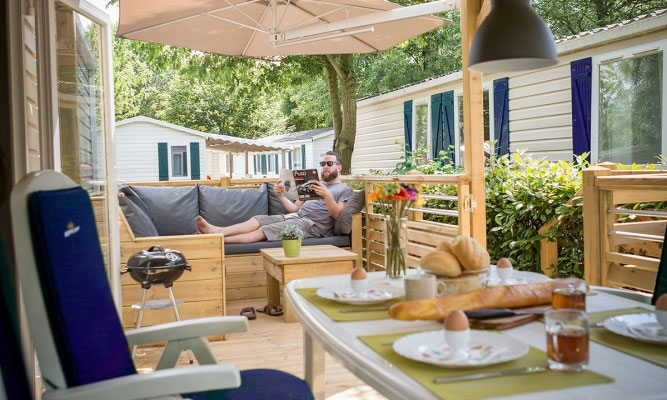 Glamping in de Vision Lounge van Roan Glamping in de Vision Lounge van Roan