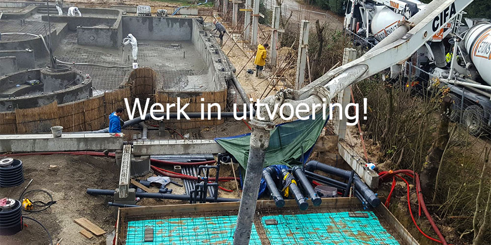 Werk aan het nieuwe zwembad van La Guyonnière Werk aan het nieuwe zwembad van La Guyonnière