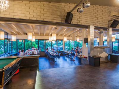 Thumbnail 5 van hu Roma camping in town