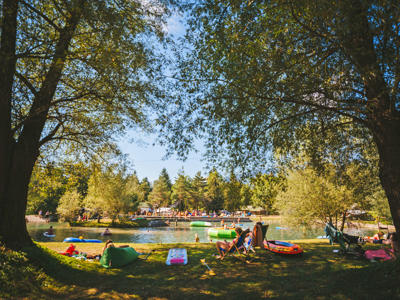 Thumbnail 4 van Menina